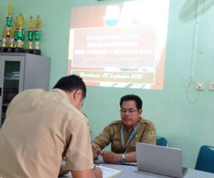 Meneguhkan Komitmen Anti-Korupsi: Warga SMPN 1 Mandiraja Tandatangani Pakta Integritas